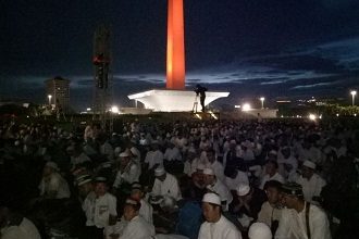 shalat subuh monas