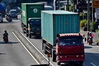truk di tol