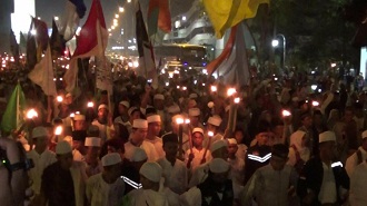 pawai obor warga bekasi