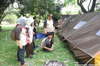 21 dirikan tenda