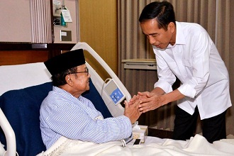 jokowi jenguk habibie