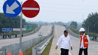 jokowi basuki jalan tol