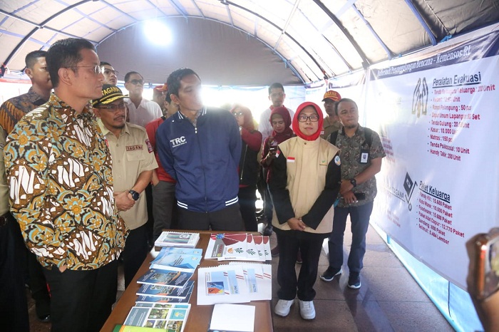 Tinjau Posko Induk, Mensos: Ingin Pastikan Negara Hadir bagi Warga Korban Bencana