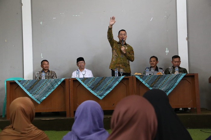 Cek Bantuan BPNT, Mensos Sidak E-Warong di Bogor dan Cianjur