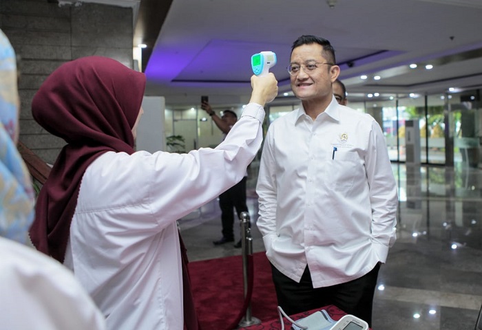 Tindaklanjuti Instruksi Presiden, Mensos: Suhu Tubuh Pegawai Kemensos Dicek
