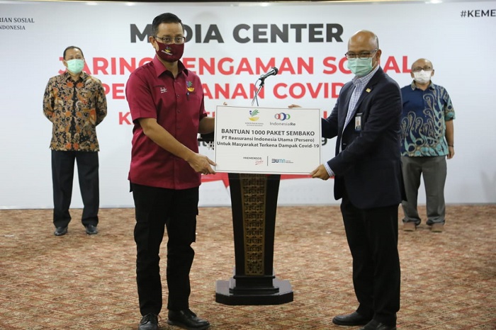 Terima 1000 Sembako dari Dunia Usaha, Mensos: Wujud Gotong Royong Tangani Covid-19