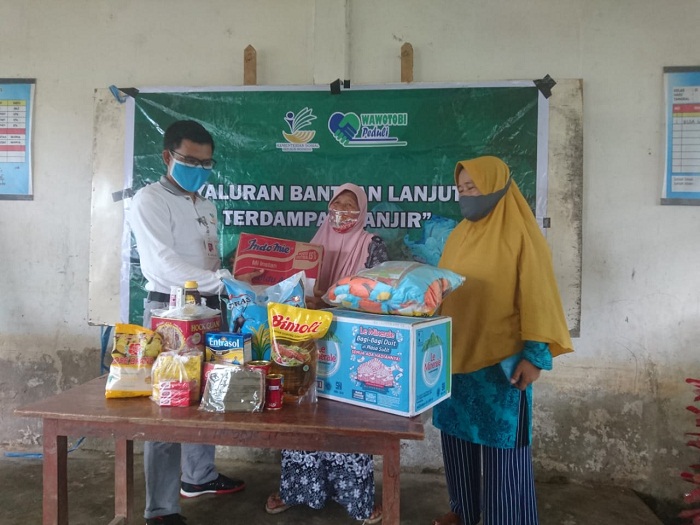 Lansia Korban Banjir Konawe Bahagia Terima Bansos dari Kemensos RI