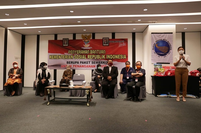 Kementerian Sosial RI Serahkan Sembako 1.536 Paket ke 32 Hotel di Jakarta