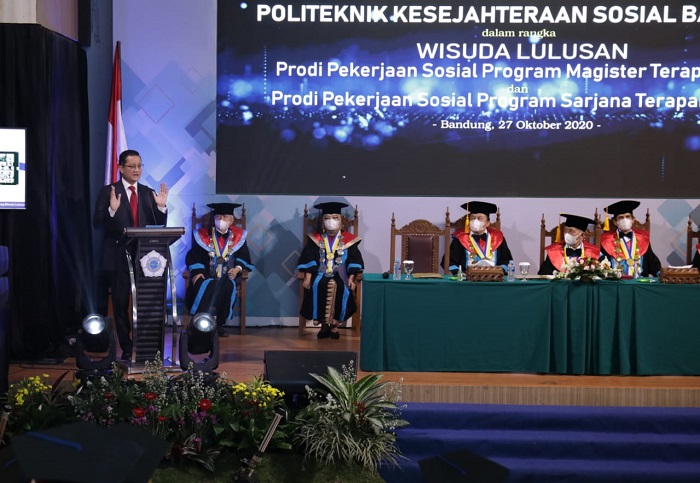 Wisuda Sarjana dan Magister Poltekesos Bandung, Mensos: Konsep Green Social Work Luar Biasa