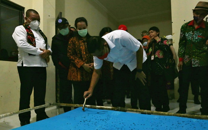 Borong Batik Ciprat Karya Disabilitas, Mensos: Bekerjalah dengan Hati untuk Kemanusiaan