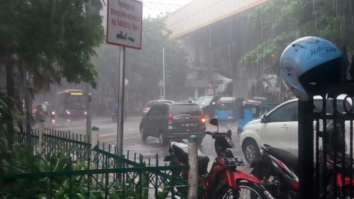 Prakiraan Cuaca Jakarta: Hujan Ringan hingga Petir Hari Ini