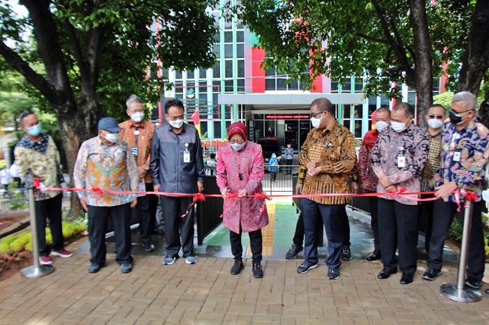 Tawa Risma Pecahkan Penantian Lansia dalam Peresmian Agrowisata di ...