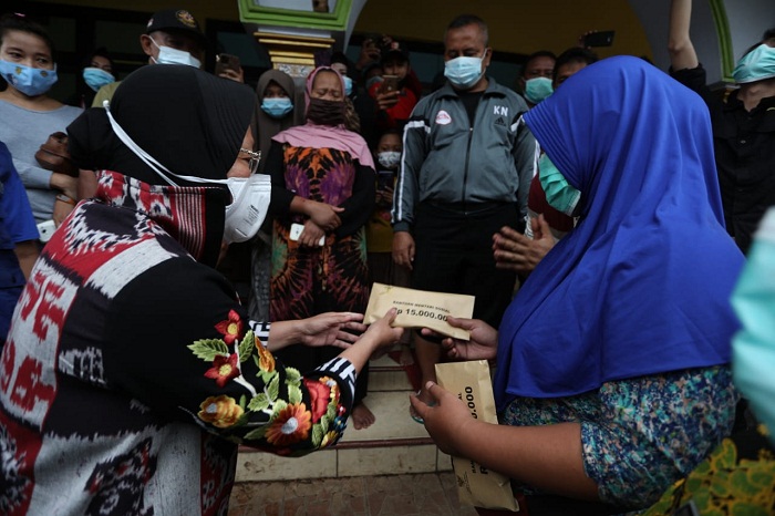 Kementerian Sosial Serahkan Santunan Kematian Korban Banjir Kabupaten Pasuruan