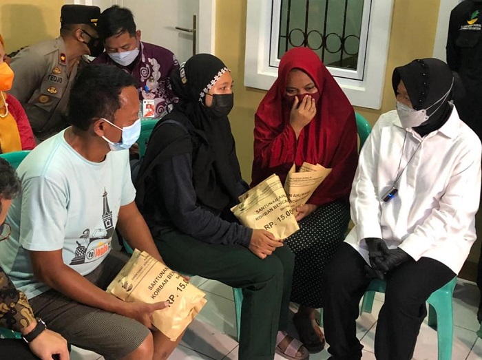 Mensos Serahkan Santunan Rp 15 Juta Kepada 10 Ahli Waris Kebakaran Matraman