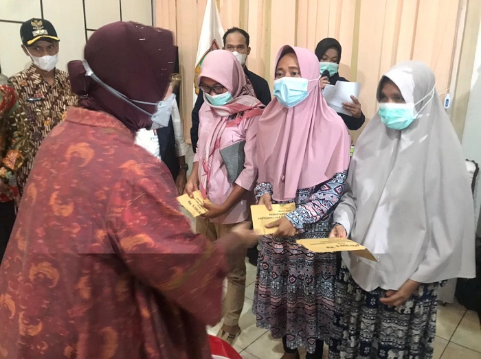 Tak Kenal Lelah, Mensos Berikan Bantuan Bagi Korban Longsor di Kabupaten Solok