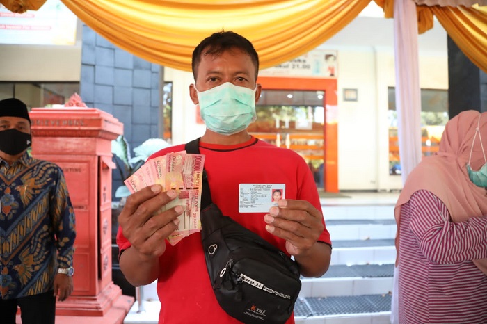 Ringankan Beban Masyarakat Terdampak PPKM Level 4, Mensos Percepat Penyaluran BST, BPNT/Kartu Sembako dan PKH
