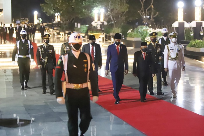 Pimpin Apel Kehormatan dan Renungan Suci di TMPNU, Presiden Doakan Arwah Para Pahlawan
