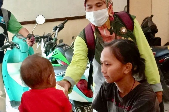 Respon Cepat Ibu dan Bayi “Manusia Silver”, Mensos Siapkan Bantuan Kewirausahaan