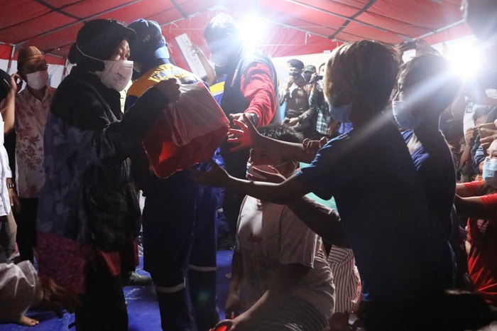 Sapa dan Berikan Bantuan Bagi Korban Banjir, Mensos Sarankan Bupati Gorontalo Bangun Tanggul