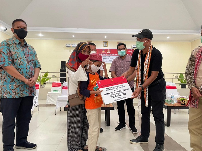 Komisi VIII DPR RI Kolaborasi dengan Kemensos, Serahkan Bantuan ATENSI di Manado Rp 775 Juta Rupiah
