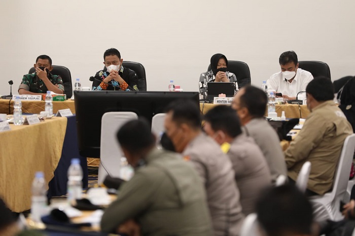 Mensos Pimpin Rakor Kepala Daerah dan Siap Bantu Lumbung Sosial 4 Daerah di Kalteng