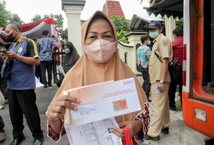 Mensos Instruksikan Pencairan Bansos di Surabaya Secara Manual Kejar Tenggat Waktu