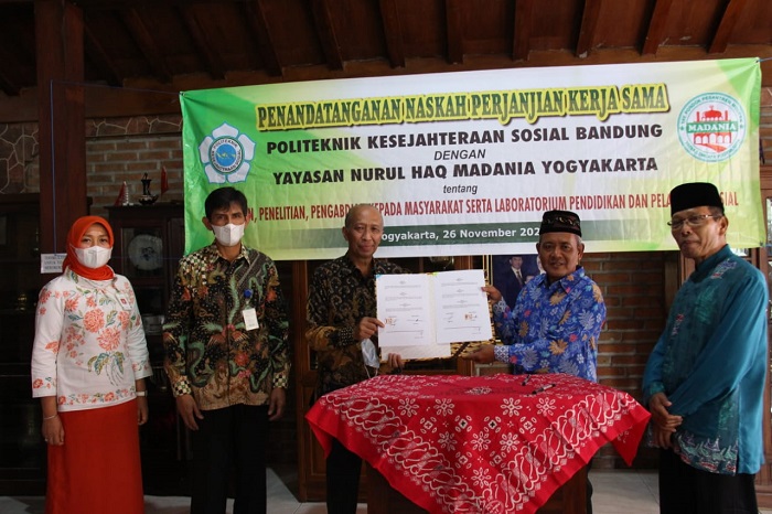 Tangani Kemiskinan, Poltekesos Bandung Gandeng Yayasan Madania Yogyakarta