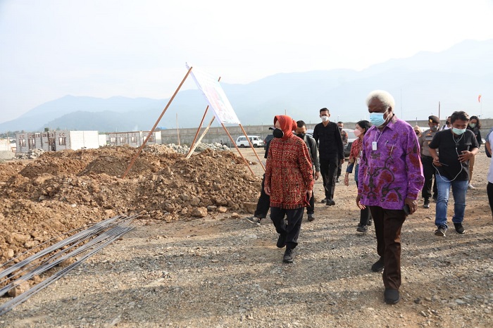 Serahkan Kapal dan Motor Listrik, Mensos Dorong Kemandirian Ekonomi Masyarakat Papua