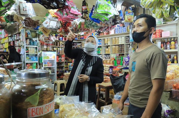 Kemana Menaker Ida Ngabuburit? Ternyata ke Pasar Tradisional Tebet