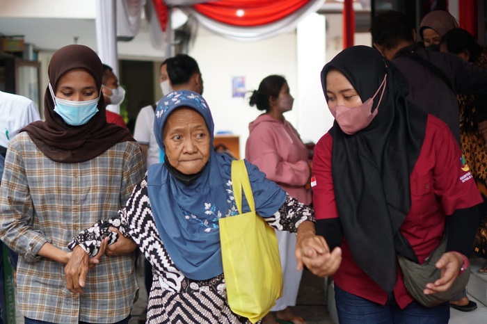 Resah Hati Nenek Tugirah, Sirna Usai Terima Bansos dari Kemensos