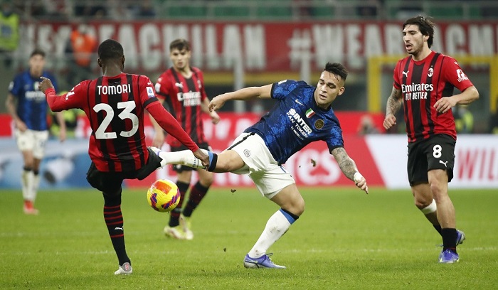Potret Rivalitas AC Milan vs Inter Milan di Lapangan Hijau