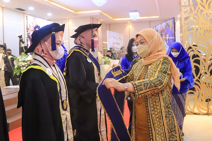 Di Depan Wisudawan, Menaker Minta Lulusan Polteknaker Jadi Generasi Unggul