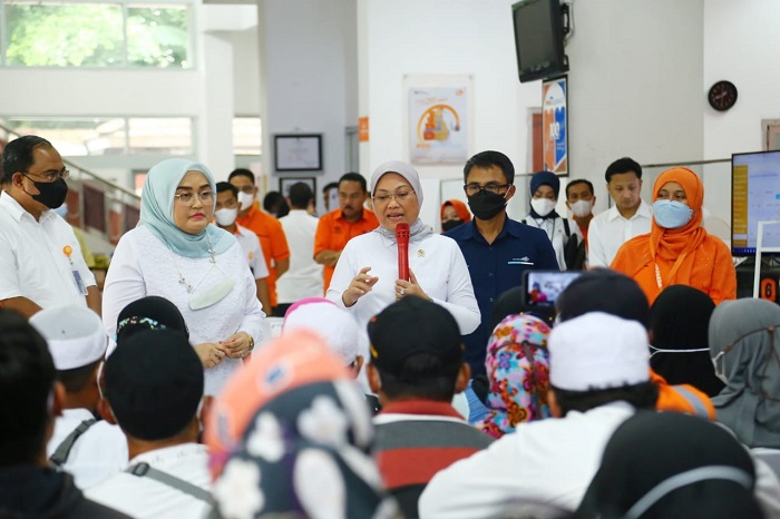 Salurkan BSU di PT Pos Jakarta Timur, Menaker: Semoga Bisa 100 % di Akhir 2022