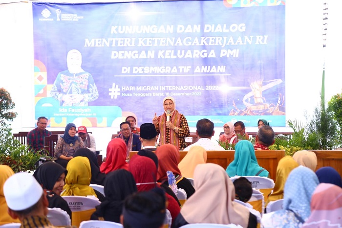 Menaker Tinjau Desmigratif di Lombok Timur dan Berdiskusi dengan Anak-anak PMI
