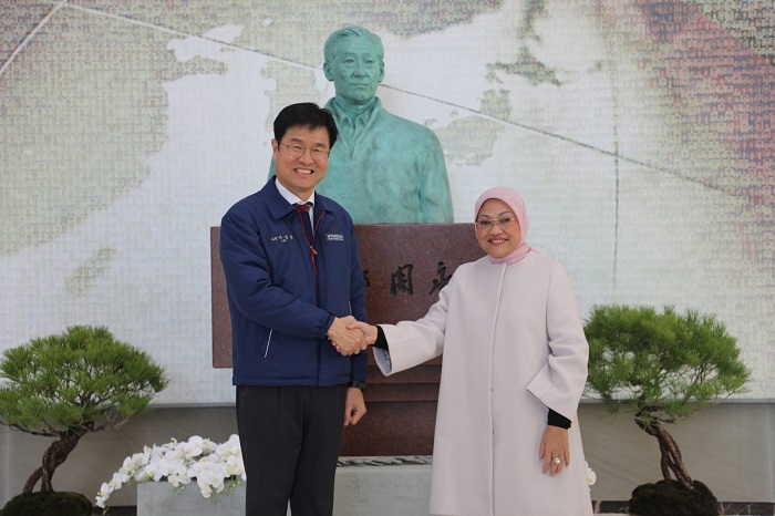 Kunjungi Perusahaan Pembuat Kapal di Korea, Menaker Bahas Peluang Kerja bagi WNI