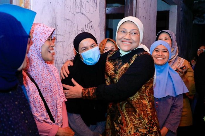 Peduli Korban Kebakaran di Mampang, Menaker Dirikan Dapur Umum
