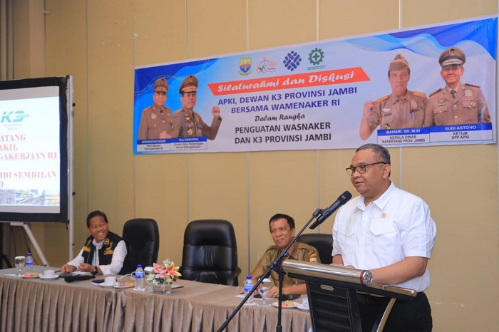 K3 Harus Jadi Budaya, Wamenaker: Cegah Kecelakaan dan Penyakit Akibat Kerja