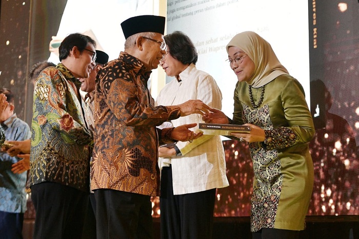Menaker Ida Fauziyah Hadiri Peluncuran Buku 80 Tahun Ma’ruf Amin