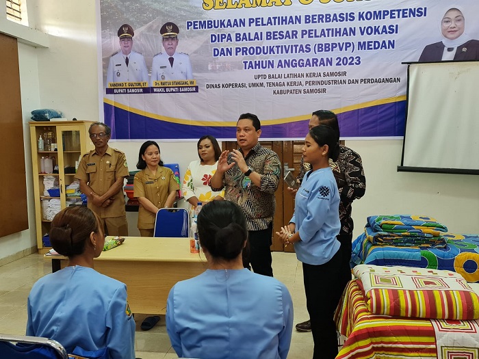 Tinjau Pelatihan Tata Kecantikan, Karo Humas: Kami Doakan Bisa Bekerja atau Wirausaha