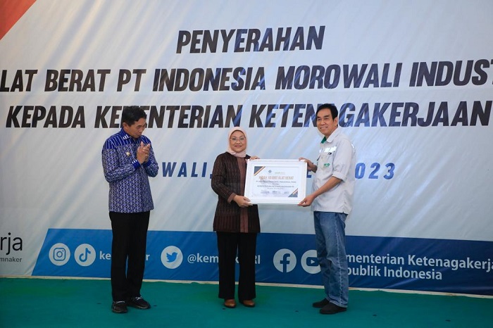 Menaker Apresiasi Penyerahan Alat Berat ke BLK Morowali