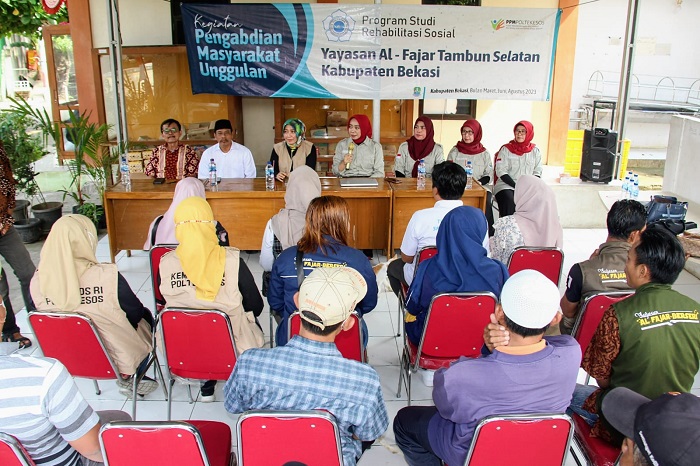 Poltekesos Gelar Pengabdian Masyarakat di LKS Al Fajar Berseri Kota Bekasi