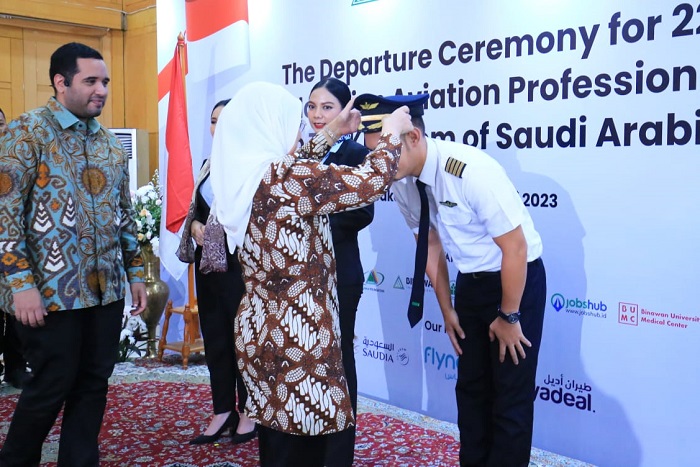 Menaker Ida Fauziyah Lepas 224 Cabin Crew ke Arab Saudi
