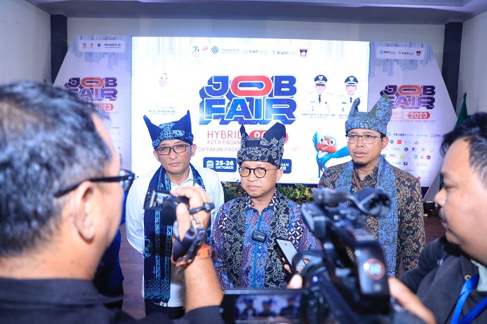 Sekjen Kemnaker Buka Job Fair Hybrid dengan 2.424 Loker di Kota Padang