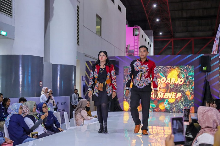 Sesi Fashion Show Menarik Perhatian Pengunjung Job Fair 2023 Kemayoran
