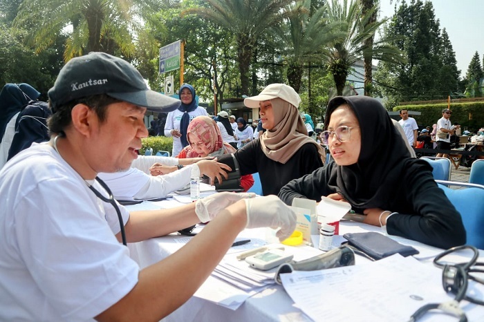 Semarakkan Hari Kesehatan Jiwa, Poltekesos Bandung Kirim 28 Mahasiswa di CFD Dago