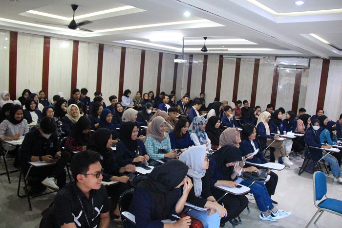 Mahasiswa Praktium Komunitas Dibekali Cara Hadapi Permasalahan Klien di Lapangan