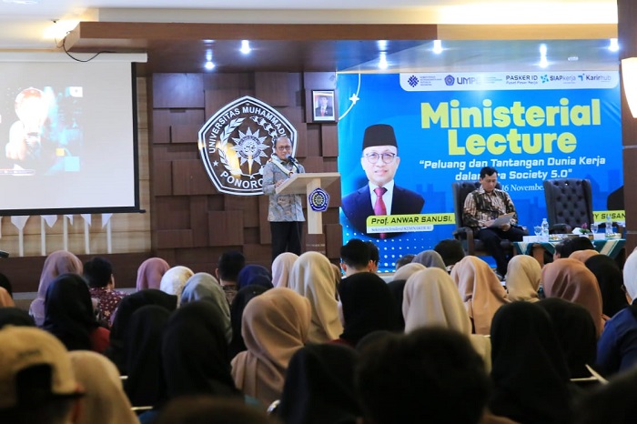 Sampaikan Ministerial Lecture, Sekjen: Lulusan PT Jangan Takut Hadapi Era Society 5.0