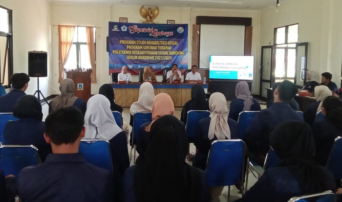 Direktur Poltekesos Lakukan Supervisi Pada Praktikum Komunitas di Samarang Garut