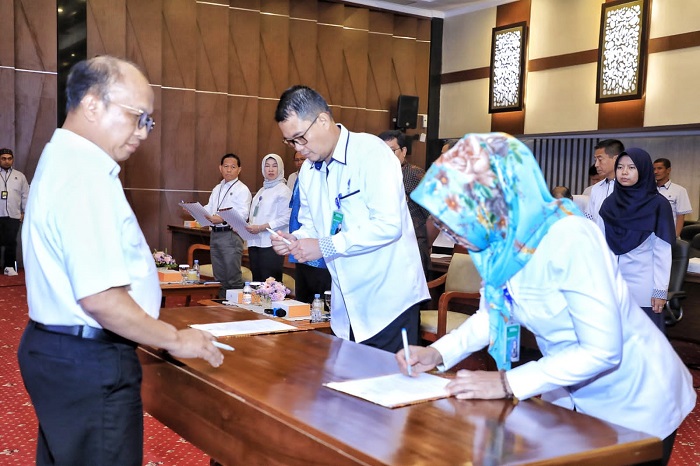 Hadapi Pemilu 2024, Seluruh Pegawai Kemnaker Teken Pakta Integritas Netralitas