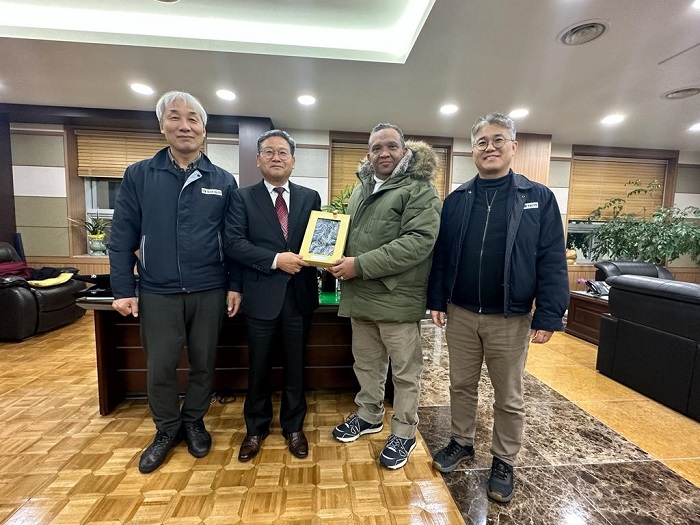 Kunker ke Republik Korea, Wamenaker Bahas Permintaan Penyelia Halal Berkompeten